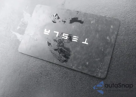 2022 Tesla Model Y Long Range Dual Motor All-Wheel Drive z USA, uszkodzony, nr VIN 7SAYGDEE4NF430216